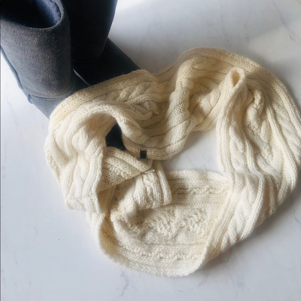 Roxy Infinity Cable Knit Scarf